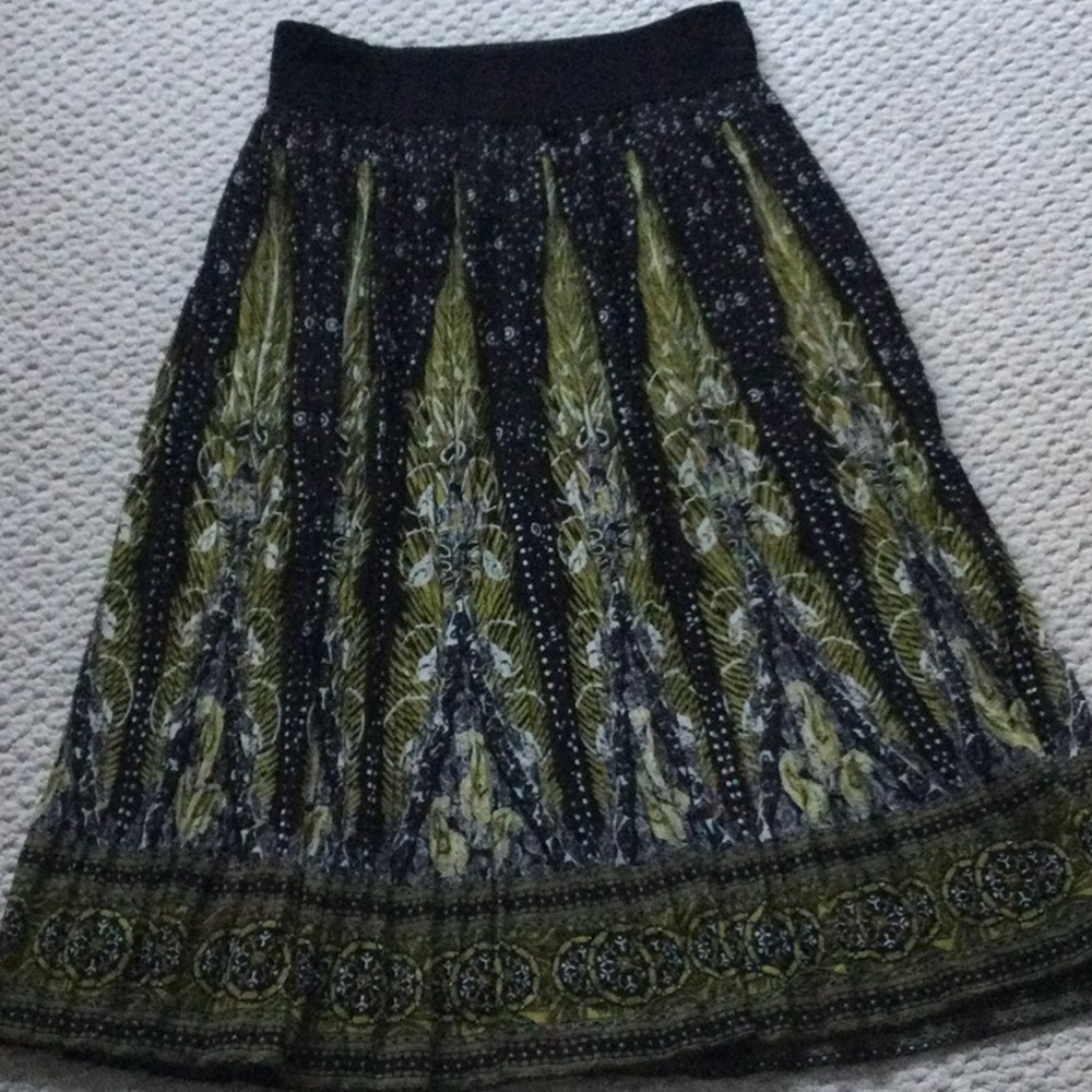 Pleated skirt with elasticized waistband